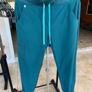 FIGS Women’s Zamora FIONLITE Jogger Pant Medium Petite in Caribbean Blue